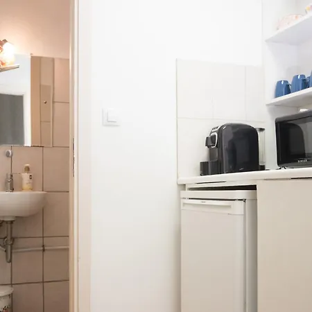 Comfort 2 Minutes From The Metro Athens