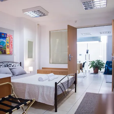 Comfort 2 Minutes From The Metro Athens